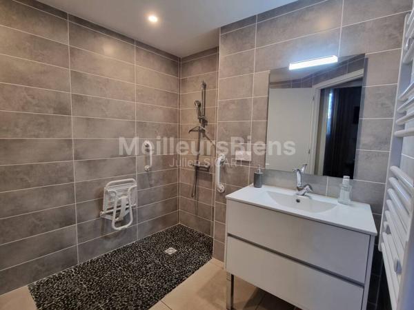 Maison de village avec extérieur !