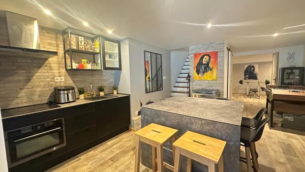 Maison d'architecte familiale dans secteur résidentiel