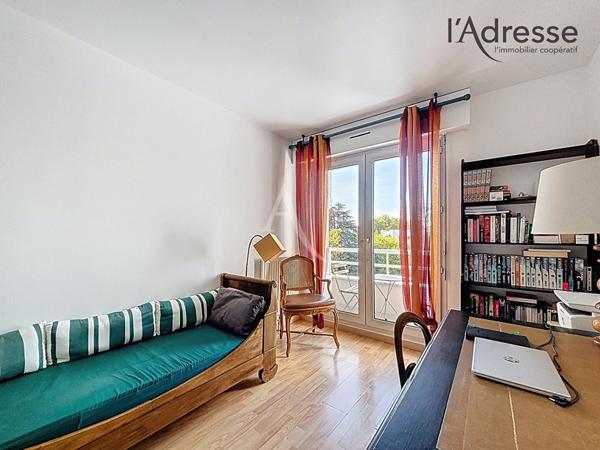 Suresnes Gambetta - Élégant Duplex d'Exception de 116 m² avec Terrasse et Balcons