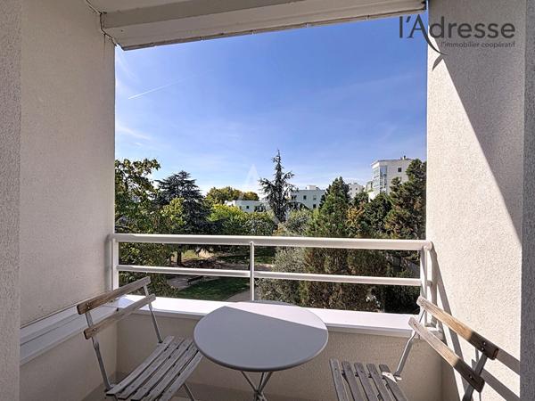Suresnes Gambetta - Élégant Duplex d'Exception de 116 m² avec Terrasse et Balcons