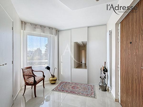 Suresnes Gambetta - Élégant Duplex d'Exception de 116 m² avec Terrasse et Balcons