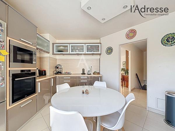 Suresnes Gambetta - Élégant Duplex d'Exception de 116 m² avec Terrasse et Balcons