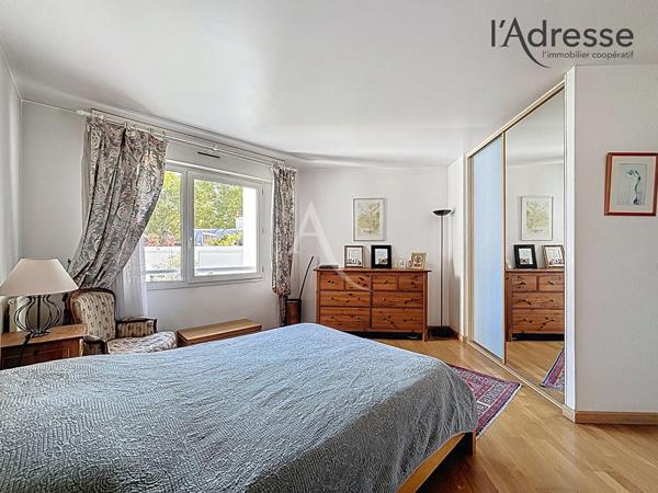 Suresnes Gambetta - Élégant Duplex d'Exception de 116 m² avec Terrasse et Balcons