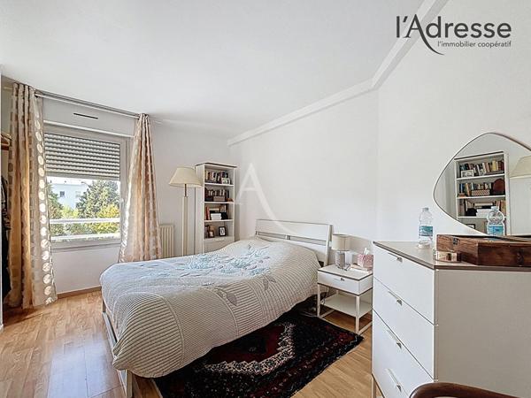 Suresnes Gambetta - Élégant Duplex d'Exception de 116 m² avec Terrasse et Balcons