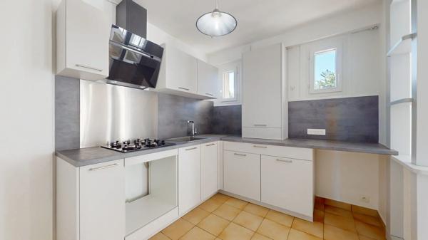 Location                                                      Appartement
                        
                     4 pièces                      82 m2                     à Chartres