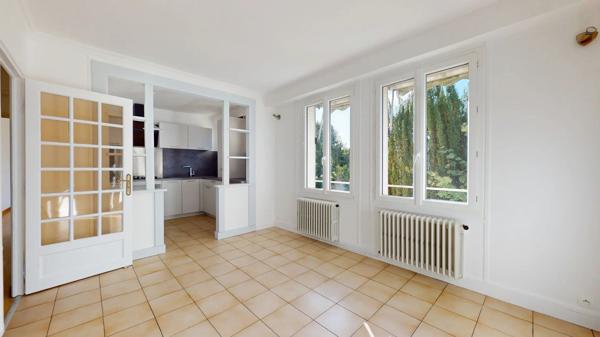 Location                                                      Appartement
                        
                     4 pièces                      82 m2                     à Chartres