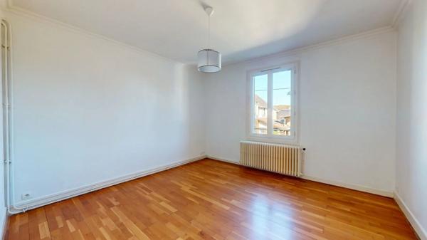 Location                                                      Appartement
                        
                     4 pièces                      82 m2                     à Chartres