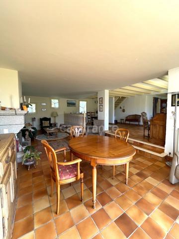 Un écrin de nature rare, entre étang et ruisseau, en plein cœur d’Elven et sans vis à vis