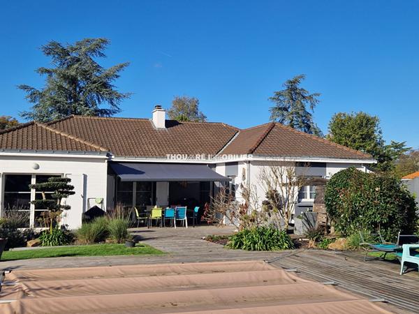 44470 THOUARE SUR LOIRE Maison Plain pied Thouaré Sur Loire 7 pièce(s) 165 m2 5 ch - + 1400 m² terrain piscine