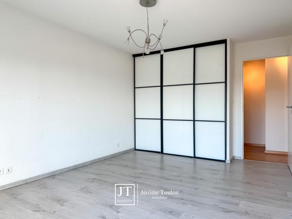 Appartement
                                                                                                                                                                                                                                                                                                                        3 pièce(s)                                                                                                                                                                                                          2 chambre(s)                                                                                                                                                                                                          91  m²