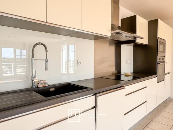 Appartement
                                                                                                                                                                                                                                                                                                                        3 pièce(s)                                                                                                                                                                                                          2 chambre(s)                                                                                                                                                                                                          91  m²