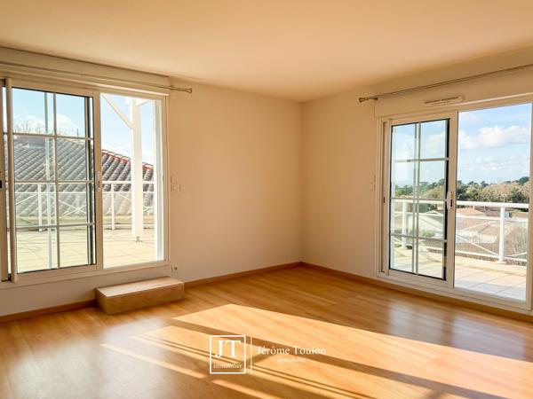 Appartement
                                                                                                                                                                                                                                                                                                                        3 pièce(s)                                                                                                                                                                                                          2 chambre(s)                                                                                                                                                                                                          91  m²