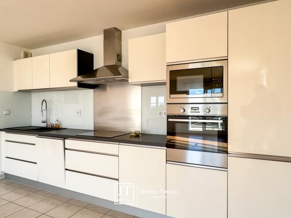 Appartement
                                                                                                                                                                                                                                                                                                                        3 pièce(s)                                                                                                                                                                                                          2 chambre(s)                                                                                                                                                                                                          91  m²