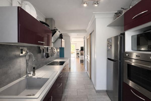 Appartement avec garage, balcon et cave .Proche remparts d'Avignon Avignon