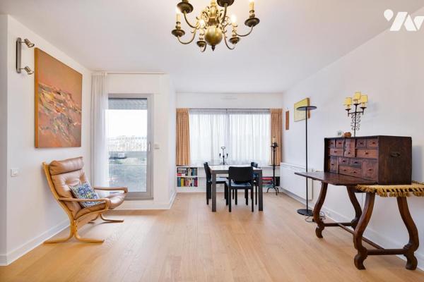 Deux pièces en étage élevé avec balcon