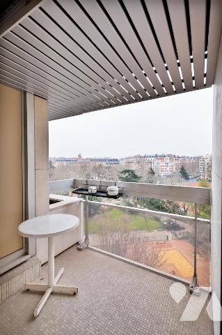 Deux pièces en étage élevé avec balcon