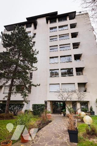 Deux pièces en étage élevé avec balcon
