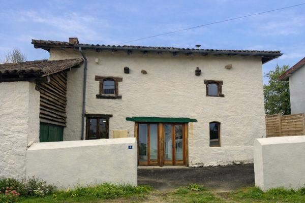 Jolie maison individuelle en pierre dans un cadre rural Champagnac la riviere
