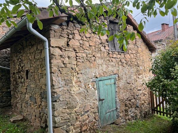 Jolie maison individuelle en pierre dans un cadre rural Champagnac la riviere