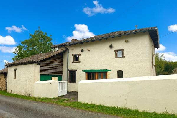 Jolie maison individuelle en pierre dans un cadre rural Champagnac la riviere