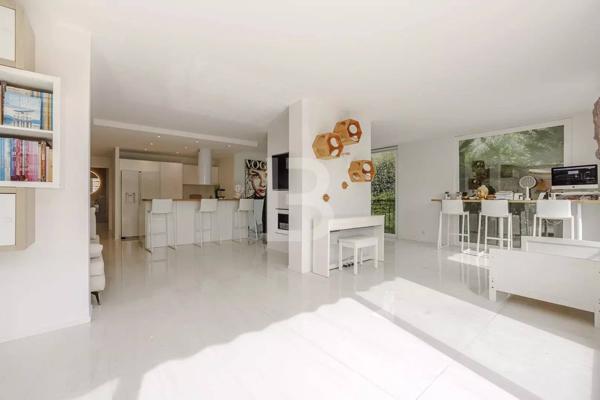 Exclusivité - Magnifique appartement de 4 pièces situé dans une résidence de standing sur le Golf à Mougins