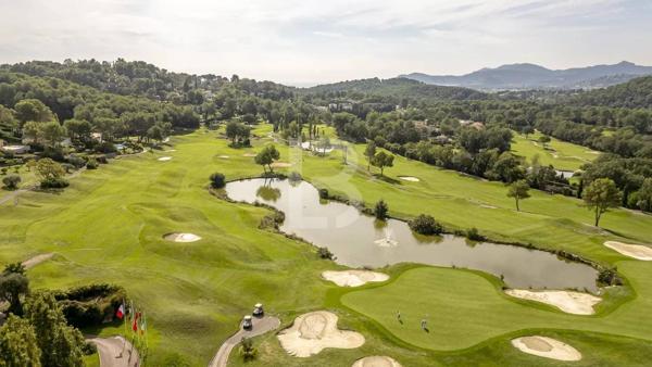 Exclusivité - Magnifique appartement de 4 pièces situé dans une résidence de standing sur le Golf à Mougins