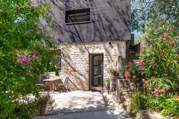 Maison
         5 pièces
        - 130 m² Bien prestige 610 000 € *