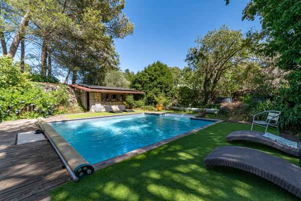 Maison
         5 pièces
        - 130 m² Bien prestige 610 000 € *