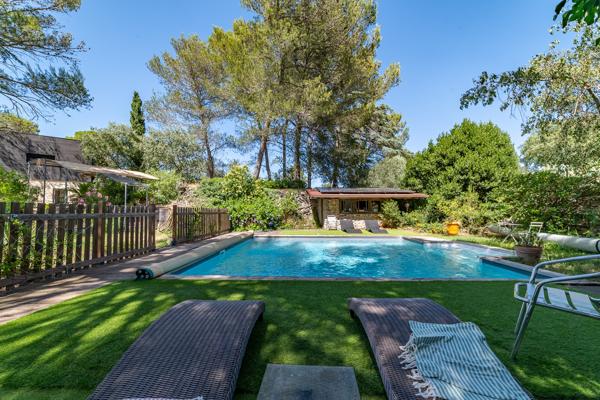 Maison
         5 pièces
        - 130 m² Bien prestige 610 000 € *