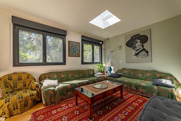 Maison
         5 pièces
        - 130 m² Bien prestige 610 000 € *