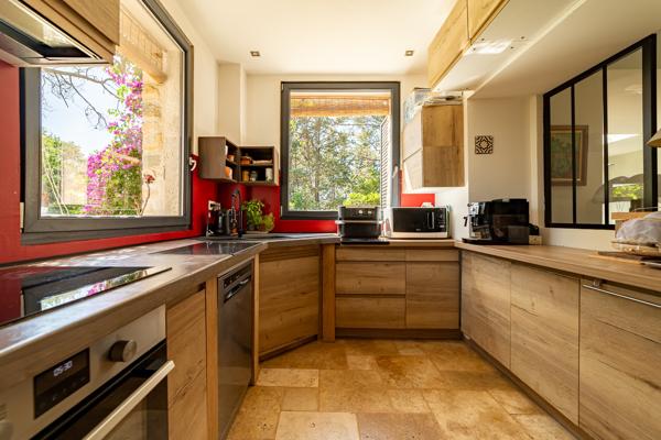 Maison
         5 pièces
        - 130 m² Bien prestige 610 000 € *