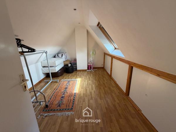 Belle maison semi-individuelle avec jardin et garage
