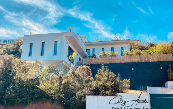 PIETROSELLA (Corse) : A vendre villa contemporaine de type T5 pièces, grande terrasse, vue dégagée, plage à 5 minutes