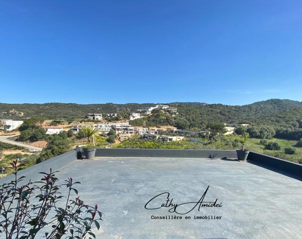 PIETROSELLA (Corse) : A vendre villa contemporaine de type T5 pièces, grande terrasse, vue dégagée, plage à 5 minutes