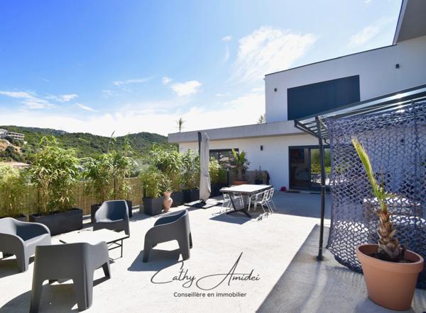 PIETROSELLA (Corse) : A vendre villa contemporaine de type T5 pièces, grande terrasse, vue dégagée, plage à 5 minutes