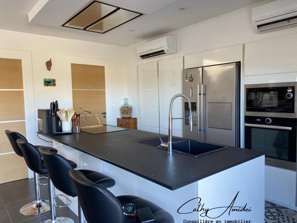 PIETROSELLA (Corse) : A vendre villa contemporaine de type T5 pièces, grande terrasse, vue dégagée, plage à 5 minutes