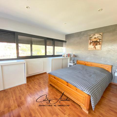 PIETROSELLA (Corse) : A vendre villa contemporaine de type T5 pièces, grande terrasse, vue dégagée, plage à 5 minutes