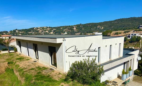 PIETROSELLA (Corse) : A vendre villa contemporaine de type T5 pièces, grande terrasse, vue dégagée, plage à 5 minutes