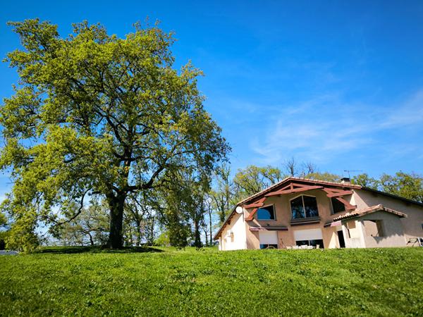 Jolie maison d'architecte face aux Pyrénées . 12910 M2 Pamiers