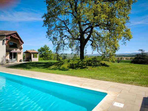 Jolie maison d'architecte face aux Pyrénées . 12910 M2 Pamiers