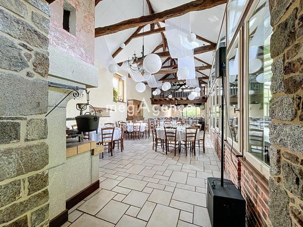 Local Commercial à HEDE-BAZOUGES, 35630 - 10 pièces 595m²