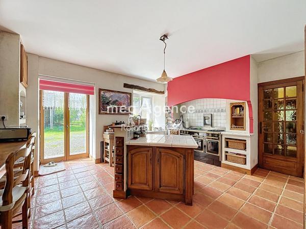 Local Commercial à HEDE-BAZOUGES, 35630 - 10 pièces 595m²