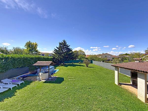 Jolie maison familiale individuelle idéalement située au calme, 92 m2 sur sous sol complet, terrain constructible de 1554m2