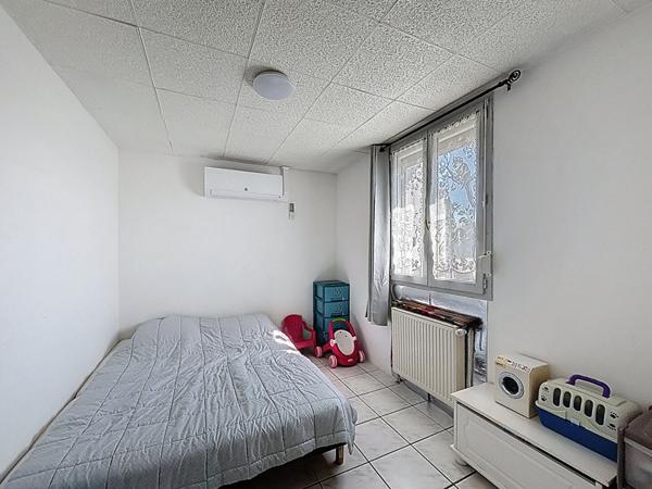 Jolie maison familiale individuelle idéalement située au calme, 92 m2 sur sous sol complet, terrain constructible de 1554m2