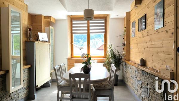 Maison 8 pièces de 219 m² à Saint-Jeoire (74490)