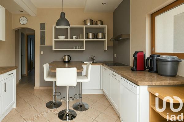 Maison 8 pièces de 219 m² à Saint-Jeoire (74490)