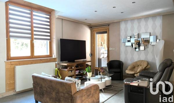 Maison 8 pièces de 219 m² à Saint-Jeoire (74490)