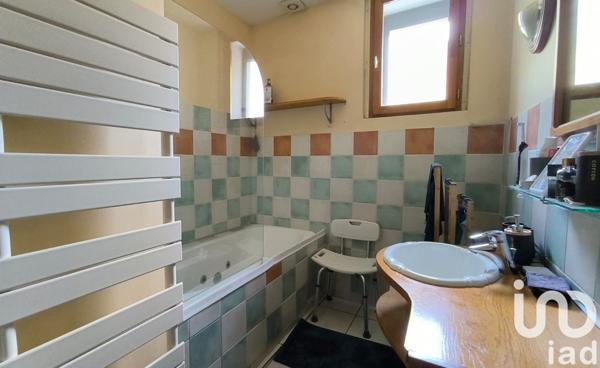 Maison 8 pièces de 219 m² à Saint-Jeoire (74490)