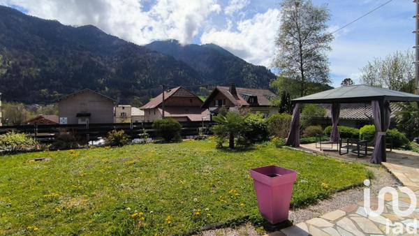 Maison 8 pièces de 219 m² à Saint-Jeoire (74490)