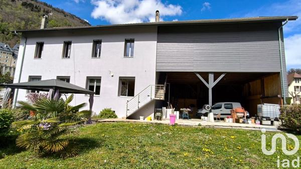 Maison 8 pièces de 219 m² à Saint-Jeoire (74490)